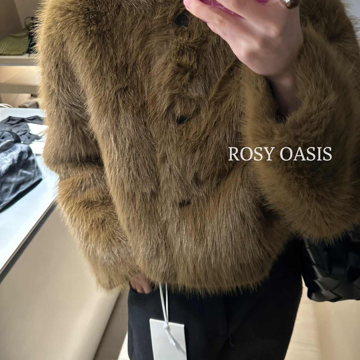 静茹限时破价法式复古宽松保暖皮毛一体外套RA8071