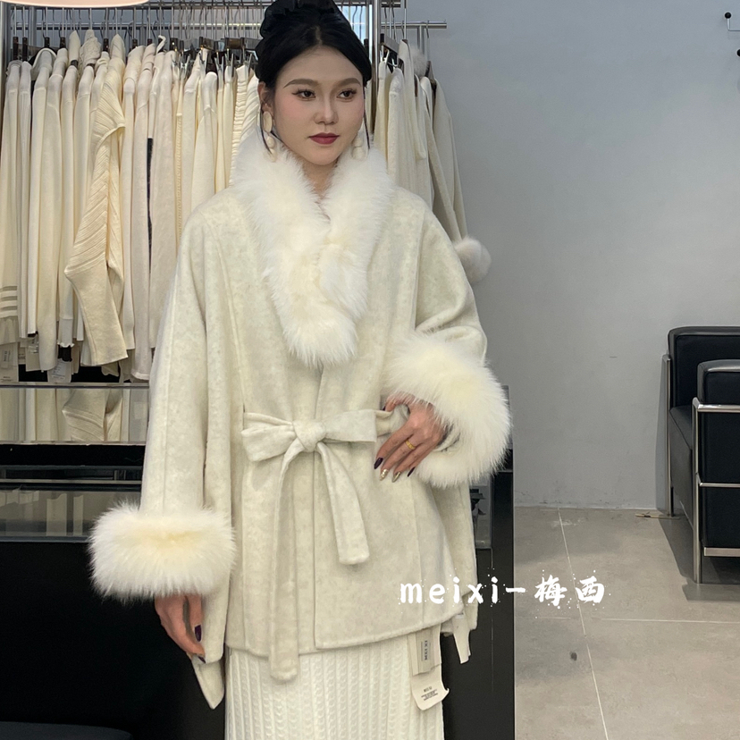 静茹外套(配可拆真狐狸毛毛领可拆真狐狸毛袖毛)（含80羊毛）830