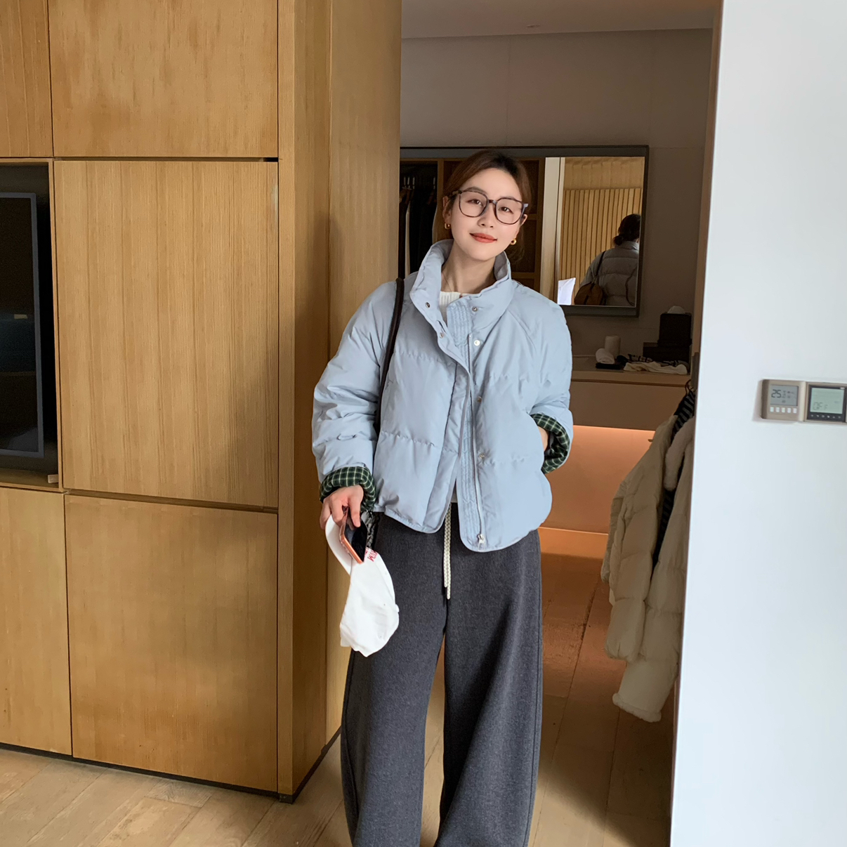 静茹冬上新经典立领袖口拼接撞色不挑人保暖羽绒服外套26830