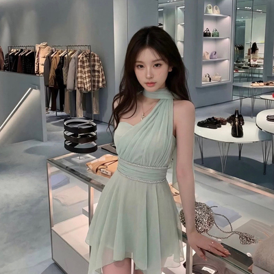 静茹显瘦无袖性感露背短裙钉钻挂脖连衣裙(自带不可拆胸垫)6137