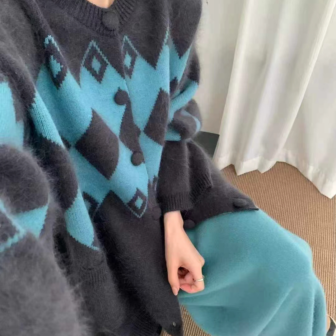 静茹菱格拼色韩系圆领长袖外套保暖毛衣含60浣熊绒S792