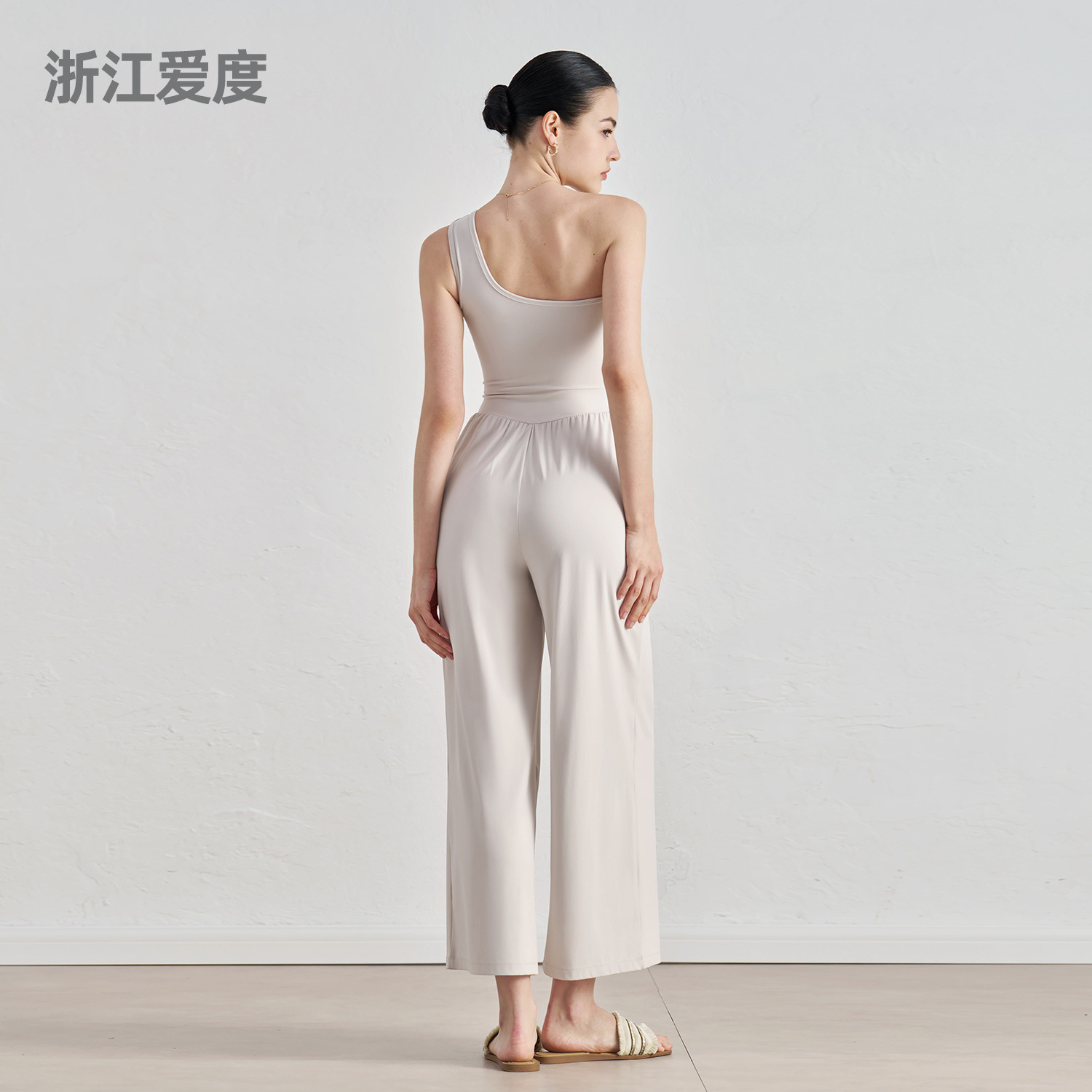 NULS单肩带瑜伽连体衣女带胸垫