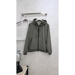 户外风连帽防风衣轻量透气撞色条军绿色外套