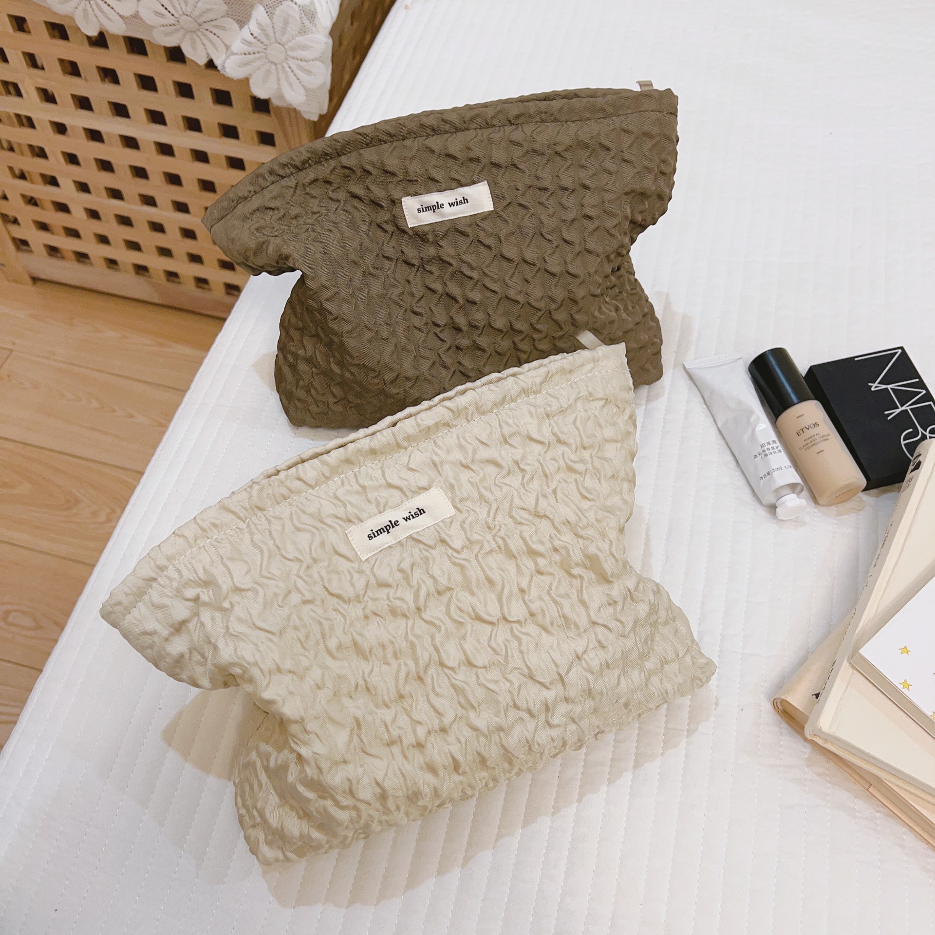 小众设计褶皱化妆包大容量收纳袋