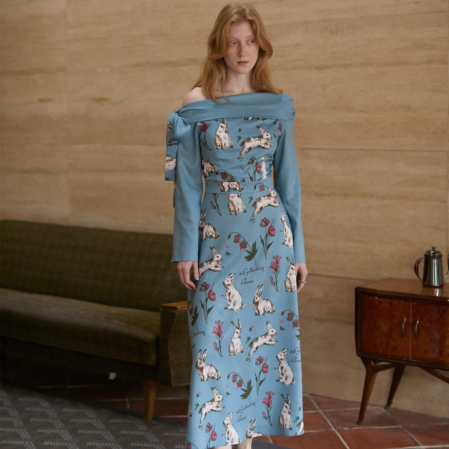 XUNRUO熏若设计师品牌 法式浪漫花卉兔子原创印花一字露肩连衣裙