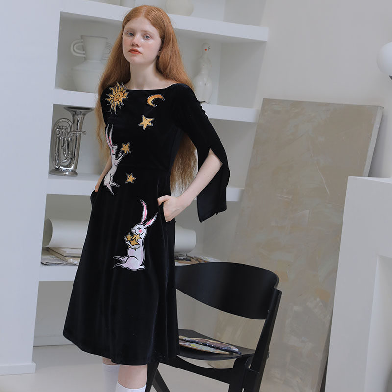 XUNRUO熏若 x ElisabethAnisimow联名星月兔子刺绣丝绒长袖连衣裙,女装/女士精品,连衣裙,淘宝优惠券,粉丝福利购,淘宝优惠卷