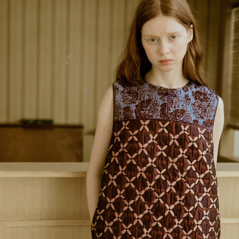 XUNRUO熏若 设计师品牌改良旗袍 2025棕色提花拼接盘扣无袖连衣裙