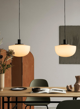 丹麦Menu Bank餐厅吊灯 北欧简约吧台书房卧室床头白色玻璃吊灯