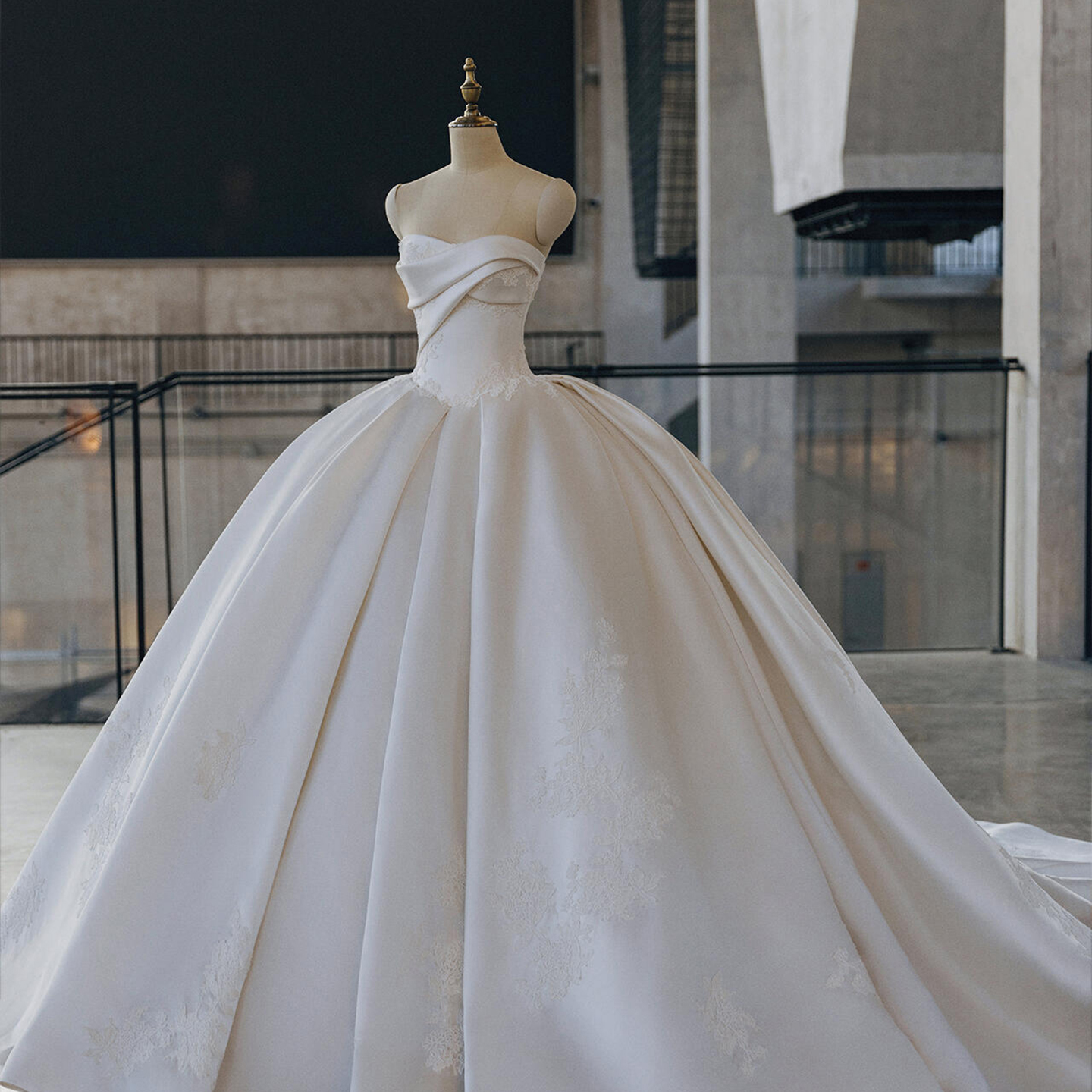 抹胸复古轻婚纱法式缎面简约礼服