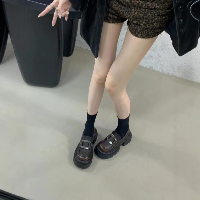平底厚底单鞋金属扣中跟小皮鞋图片