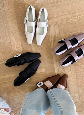 紫色低跟一字扣带玛丽珍鞋女2026春季法式方头绸缎面粗跟水钻单鞋