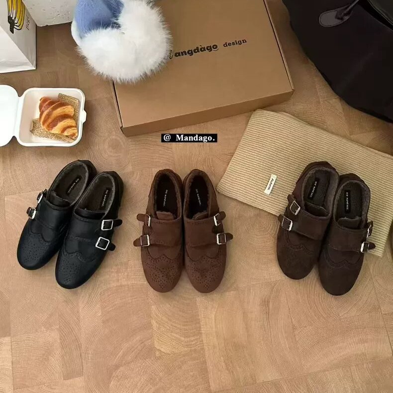 THEMANDAGO芒大果 复古雕花布洛克小皮鞋女绒面加绒皮带扣乐福鞋