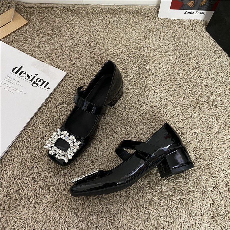 queen女鞋子2022年新款法式复古水钻方头低跟单鞋漆皮小皮鞋婚鞋