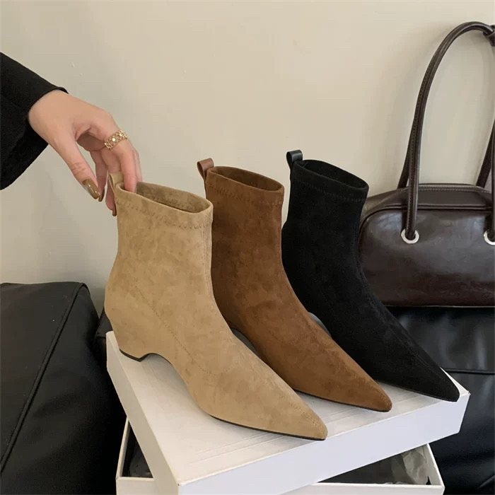 2025新款时尚尖头百搭粗跟马丁靴