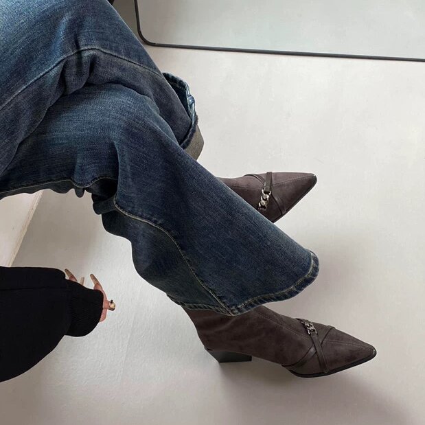 AII GUIFEI 高级感法式尖头踝靴026-2交叉金属扣带弹力瘦瘦短靴女