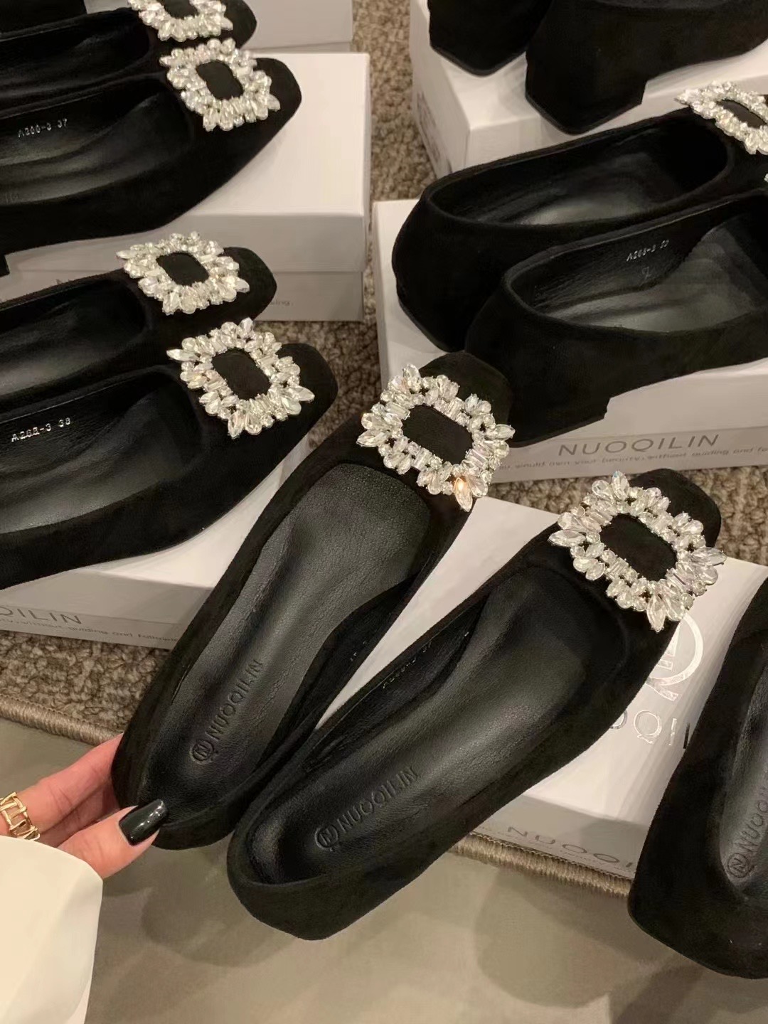 高级感名媛风水钻扣方头粗跟单鞋