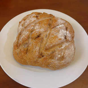 泽爸现烤巴塔尔葡萄干核桃ourdough大面包全麦健康早餐硬式欧包