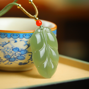 和田玉金枝玉叶吊坠青玉项链玉石玉坠湖水绿叶子男女晴水树叶