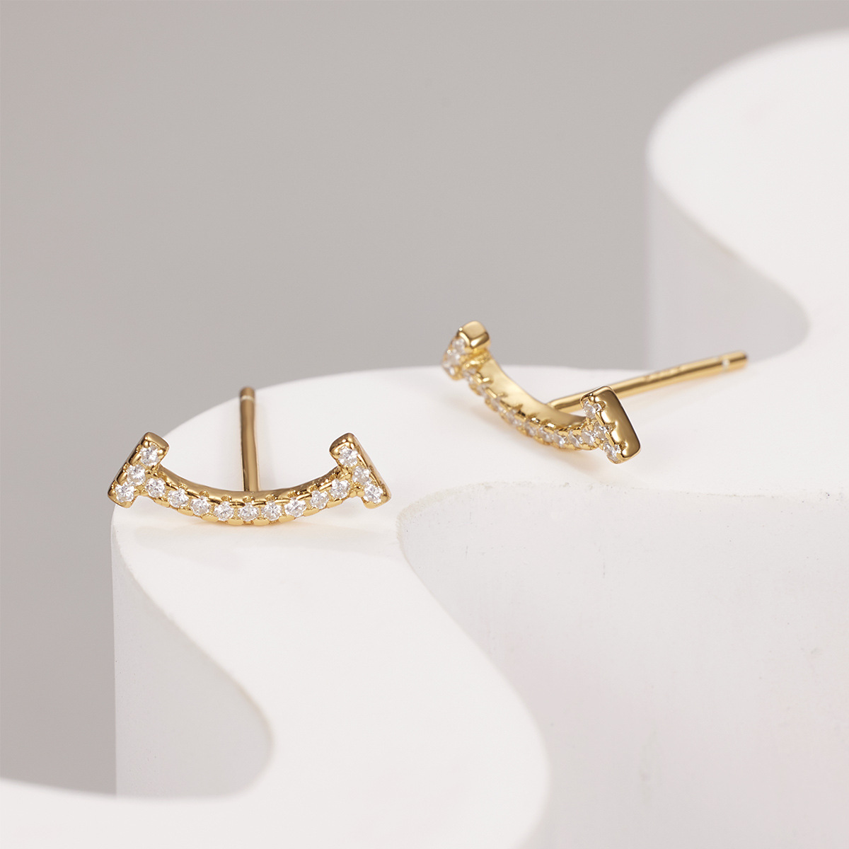 s925纯银镀黄金色首饰迷你微笑耳钉镶钻闪亮女耳饰轻奢INS风时尚