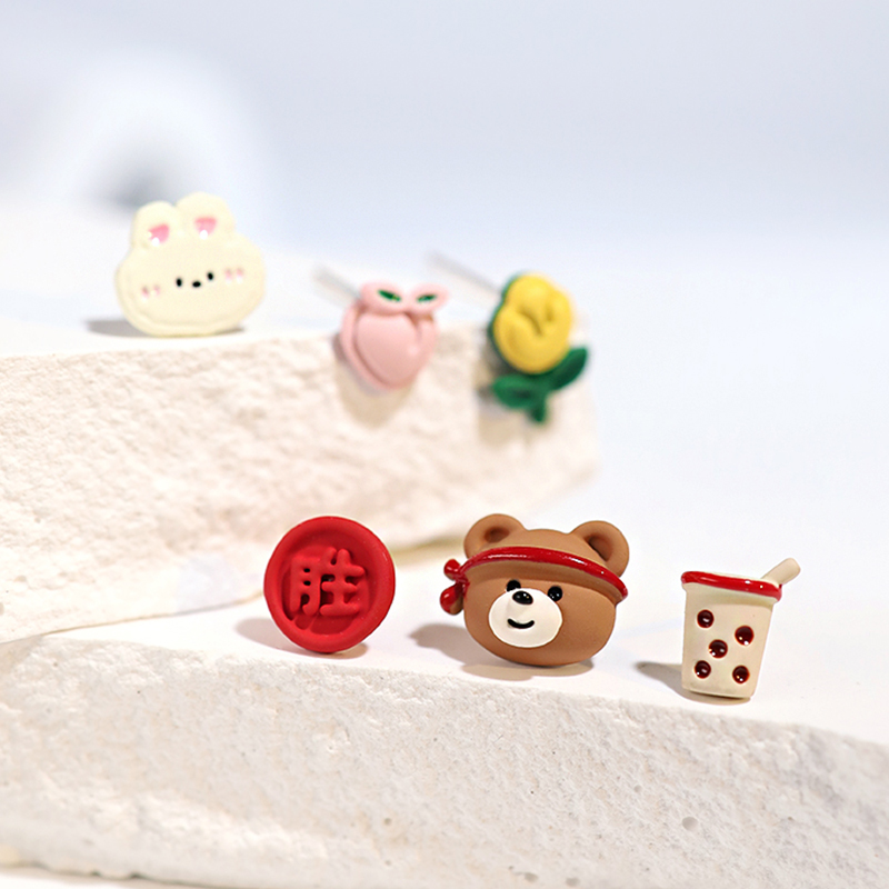 美拉德穿搭2024新款潮耳钉女可爱兔熊胜利甜妹迷你小个性耳饰纯银