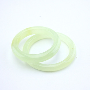 天然岫玉冰种暴风雪手镯，50/58 口径，精致之选