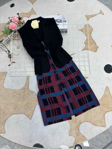 高级时尚复古风无袖针织连衣裙女春秋新款修身显瘦百搭款裙子