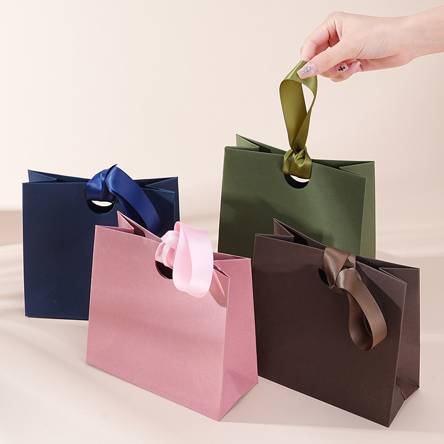 高级感迷你口红香水手提纸袋