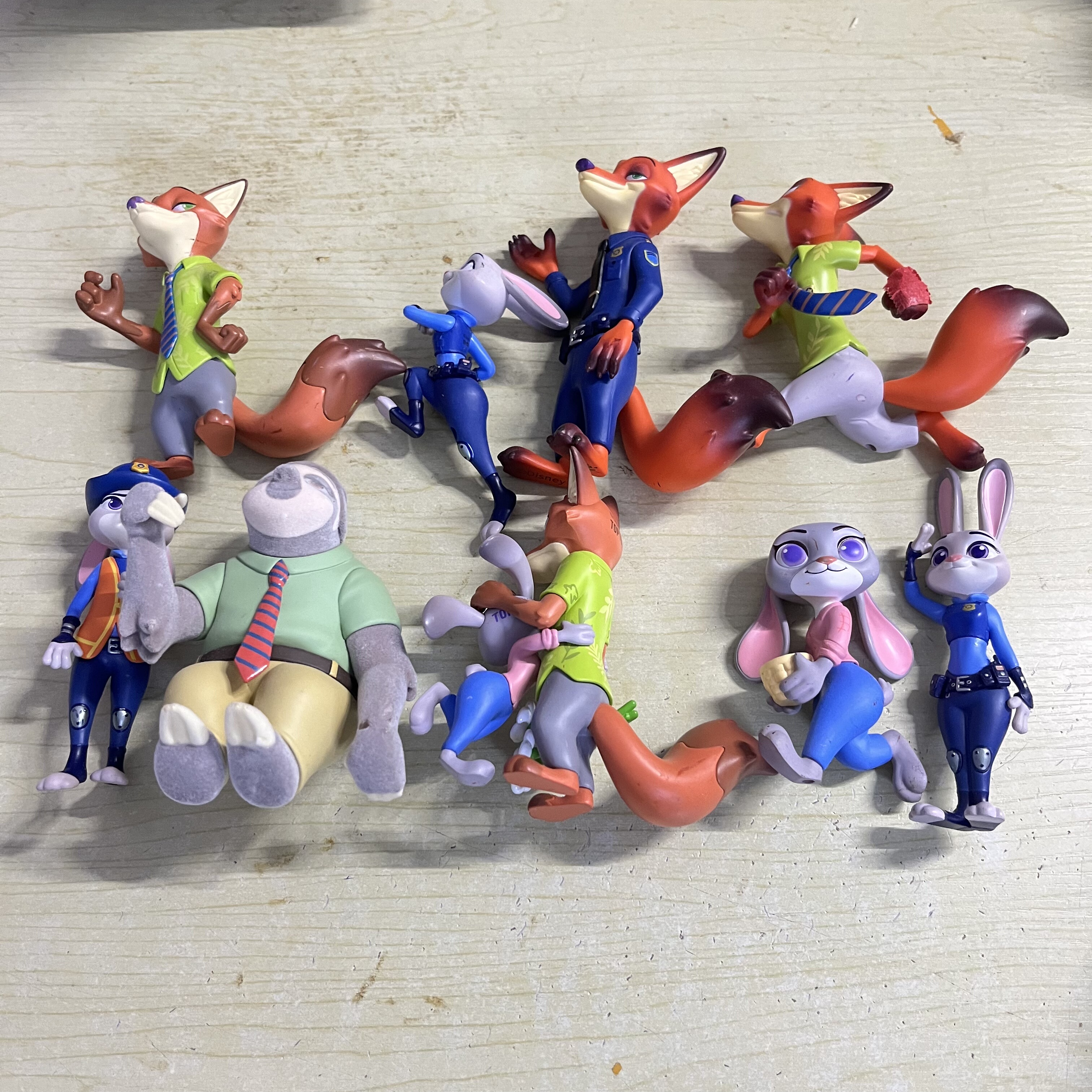 正版散货迪士尼疯狂动物城花语世界系列豹警官朱迪尼克潮玩摆件