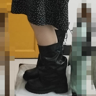 日系风格 森系森女宽松褶皱平跟厚底超纤皮纯黑色中筒女靴子 秋冬季