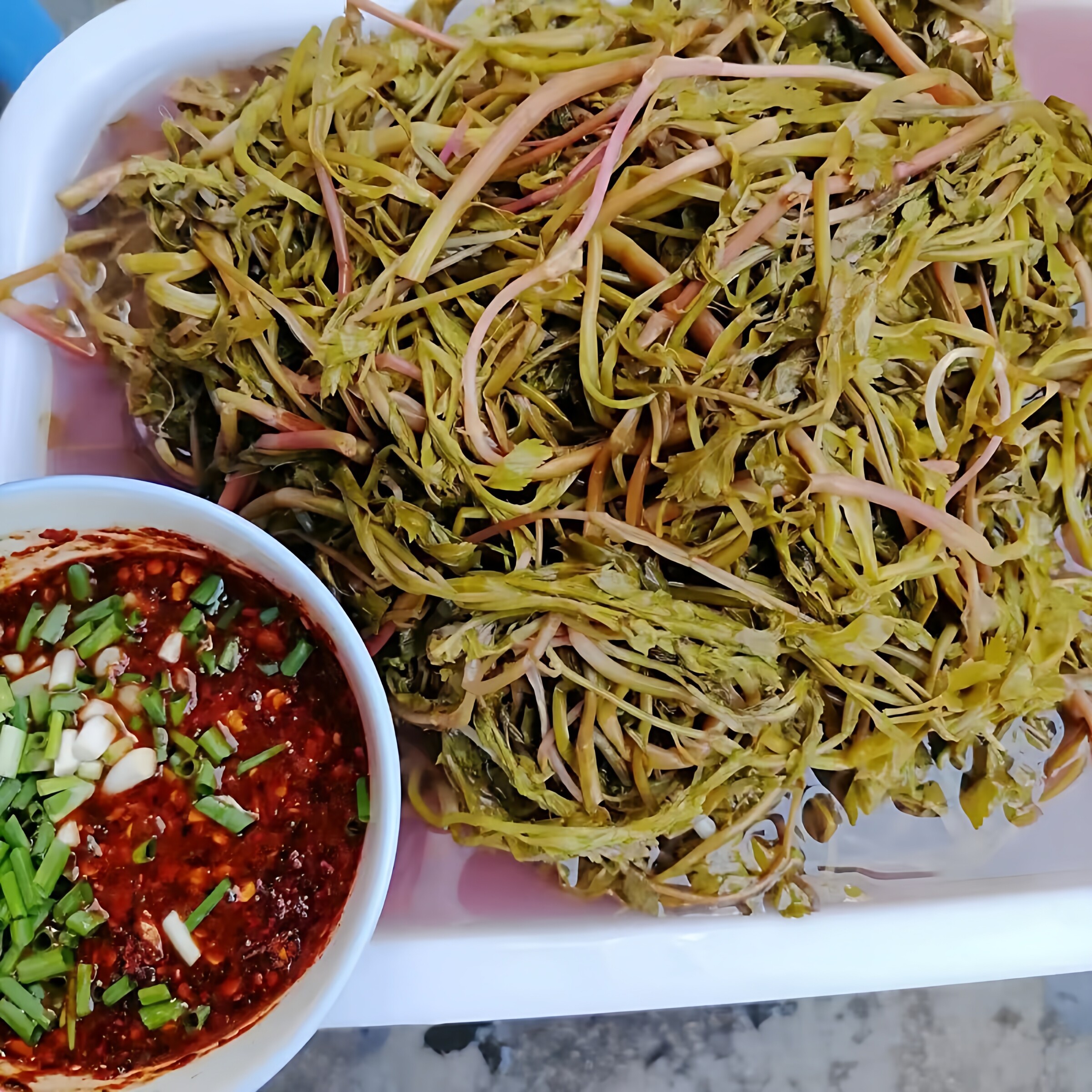 贵州特产酸芹菜新鲜野芹菜野生红芹菜酸菜安顺特产