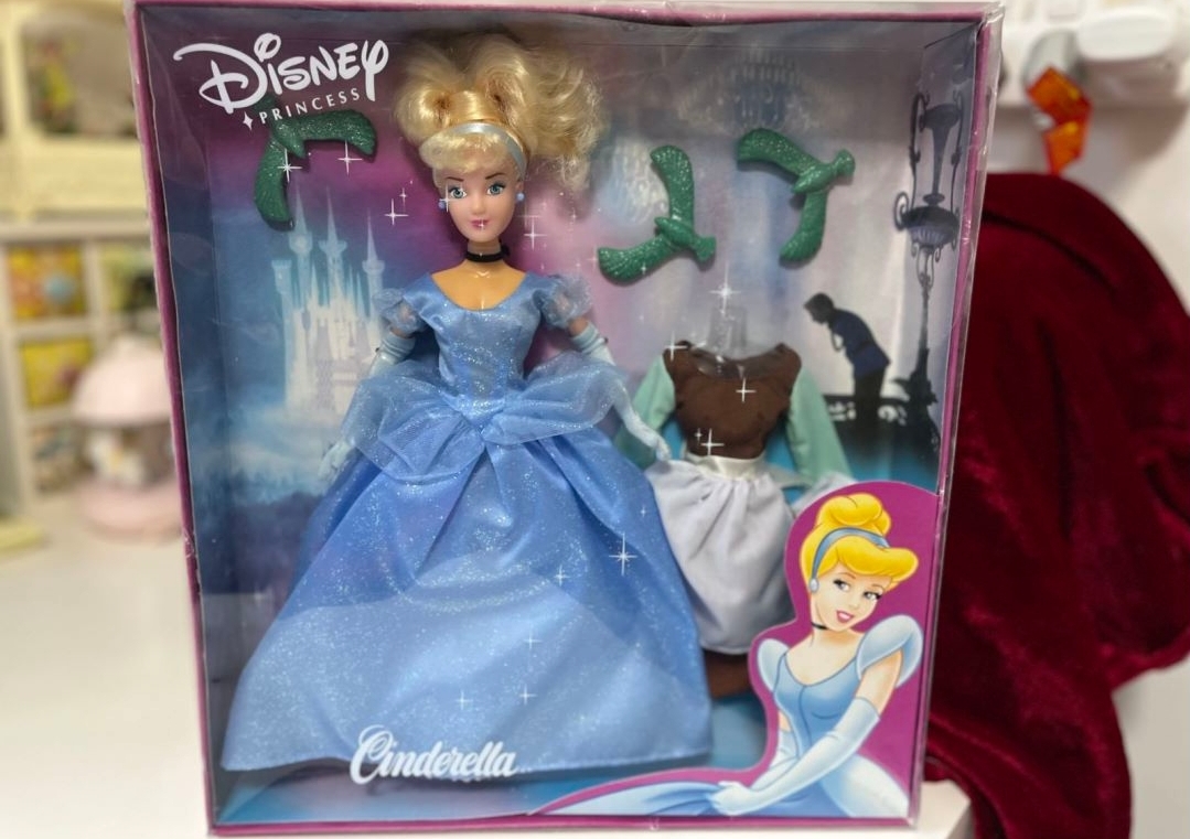 现货美国正版迪士尼娃娃稀缺绝版老娃仙蒂公主灰姑娘芭比盒瑕疵