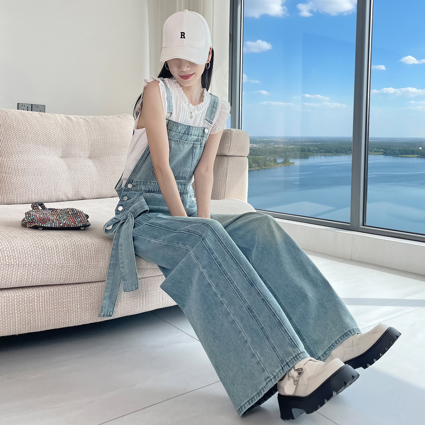减龄背带牛仔裤阔腿裤女2026春秋新款宽松显瘦韩版休闲直筒连体裤