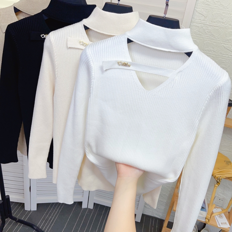 设计感镂空挂脖半高领针织打底衫女秋冬新款修身显瘦内搭毛衣上衣