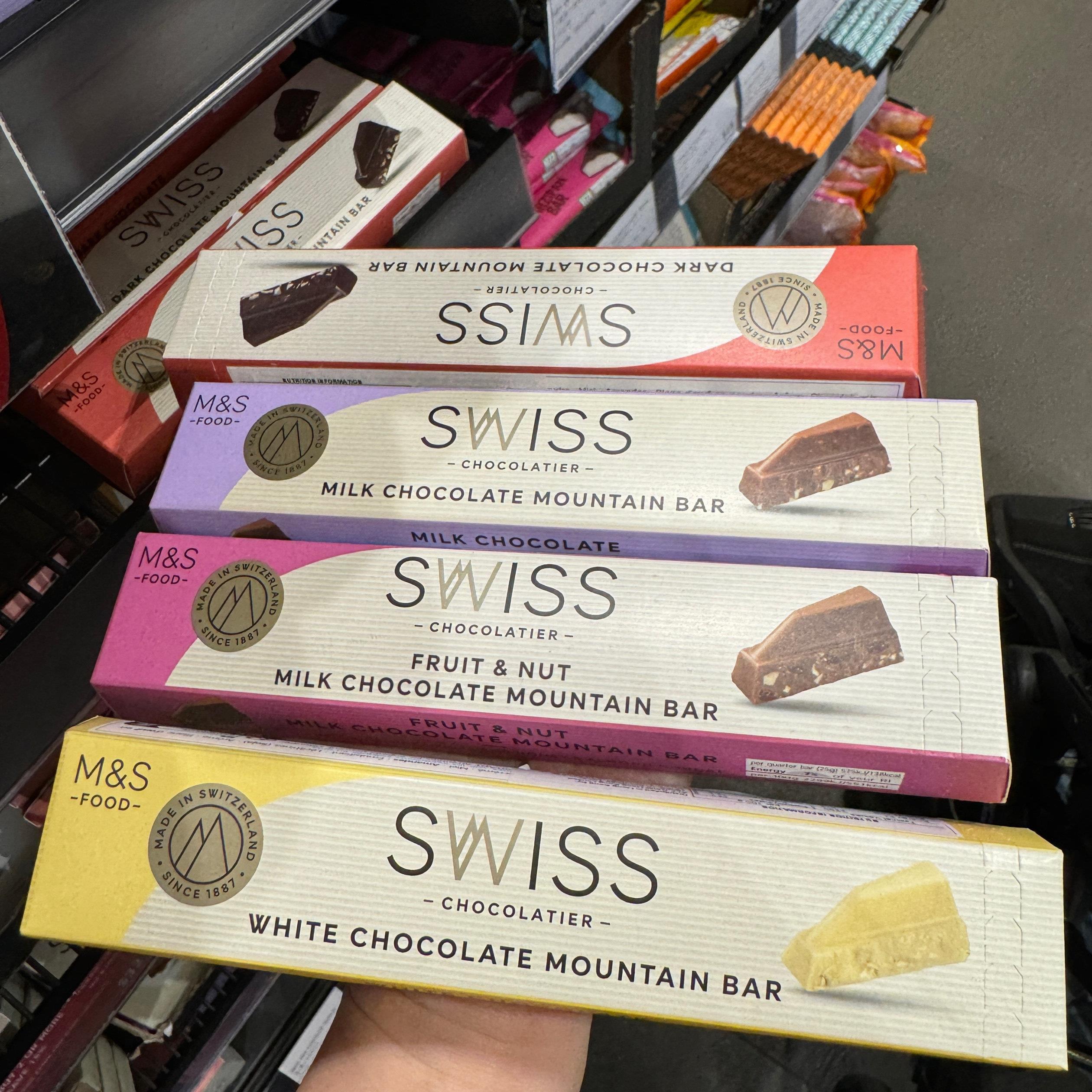 香港 英国马莎M&S 瑞士特级牛奶果仁白巧克力黑巧克力条 100G