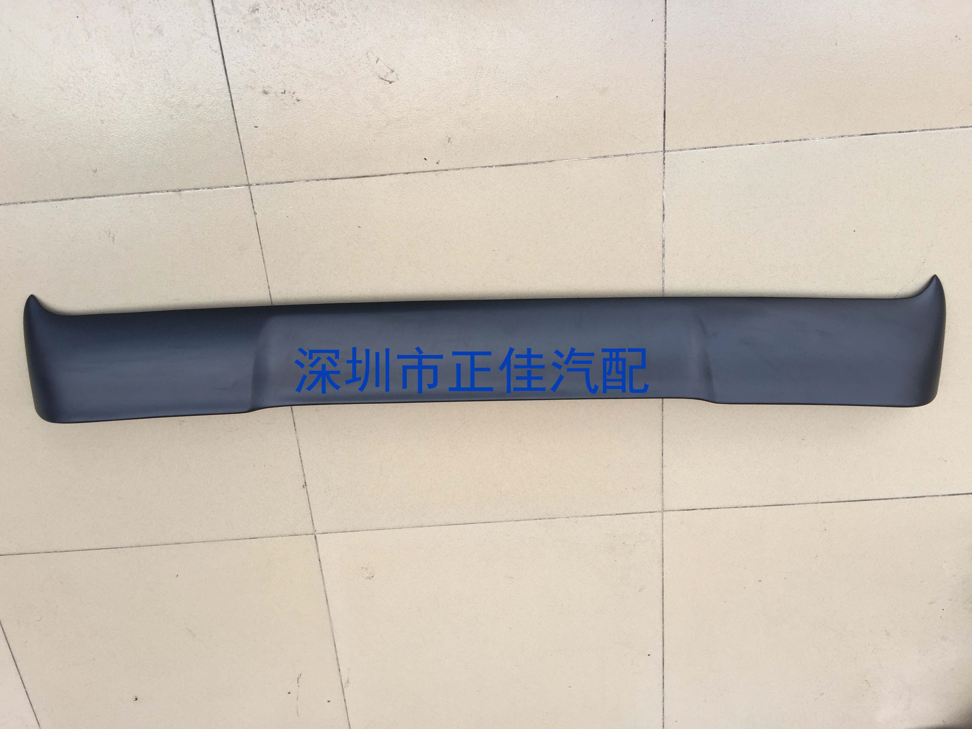 TOYOTA HIACE TOYOTA HIACE 200 시리즈 2005-15 모델에는 전면 유리 압력 윙 전면 루프 윙 및 전면 윙이 장착되어 있습니다