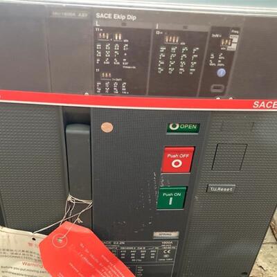 全新ABB断路器 抽屉式断路器SACE E2.2N 1600A  全新 带框架