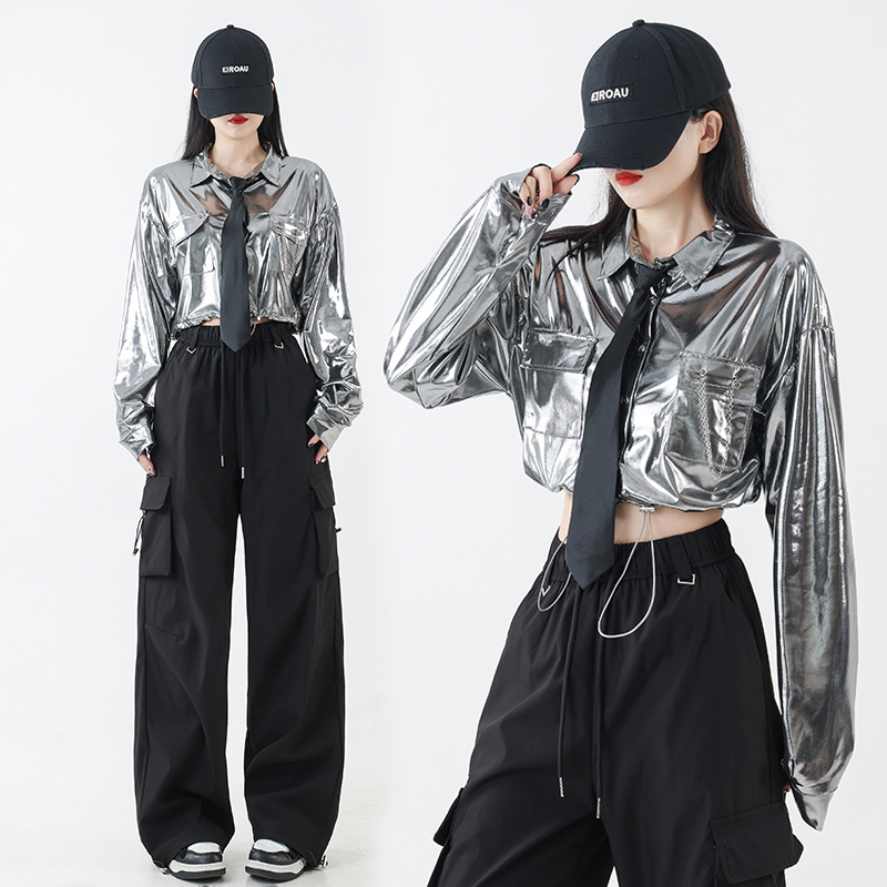 银色打歌服工装裤套装走秀穿搭