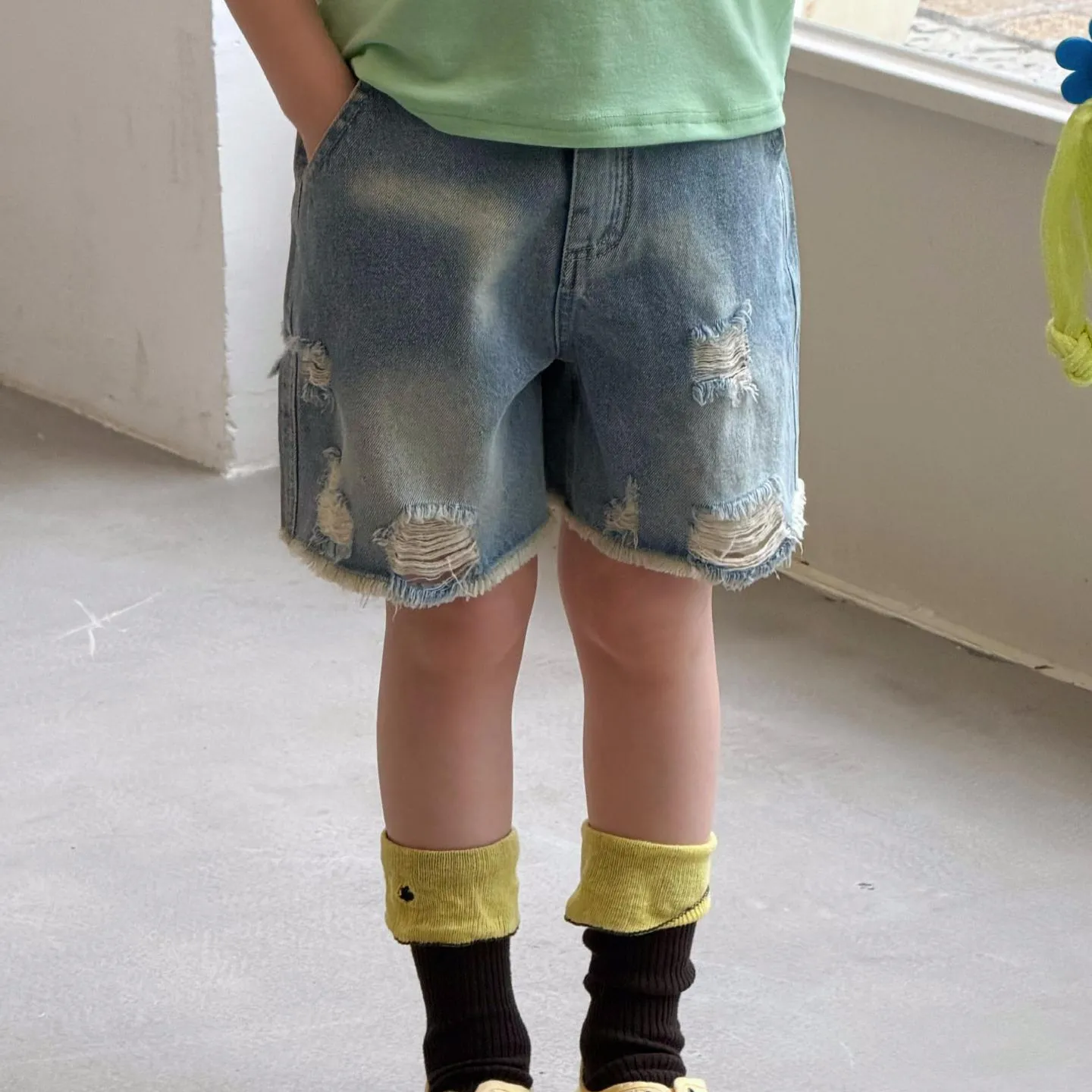 夏装新韩系童装2026夏季新款女童裤子破洞宽松牛仔裤百搭短裤潮系