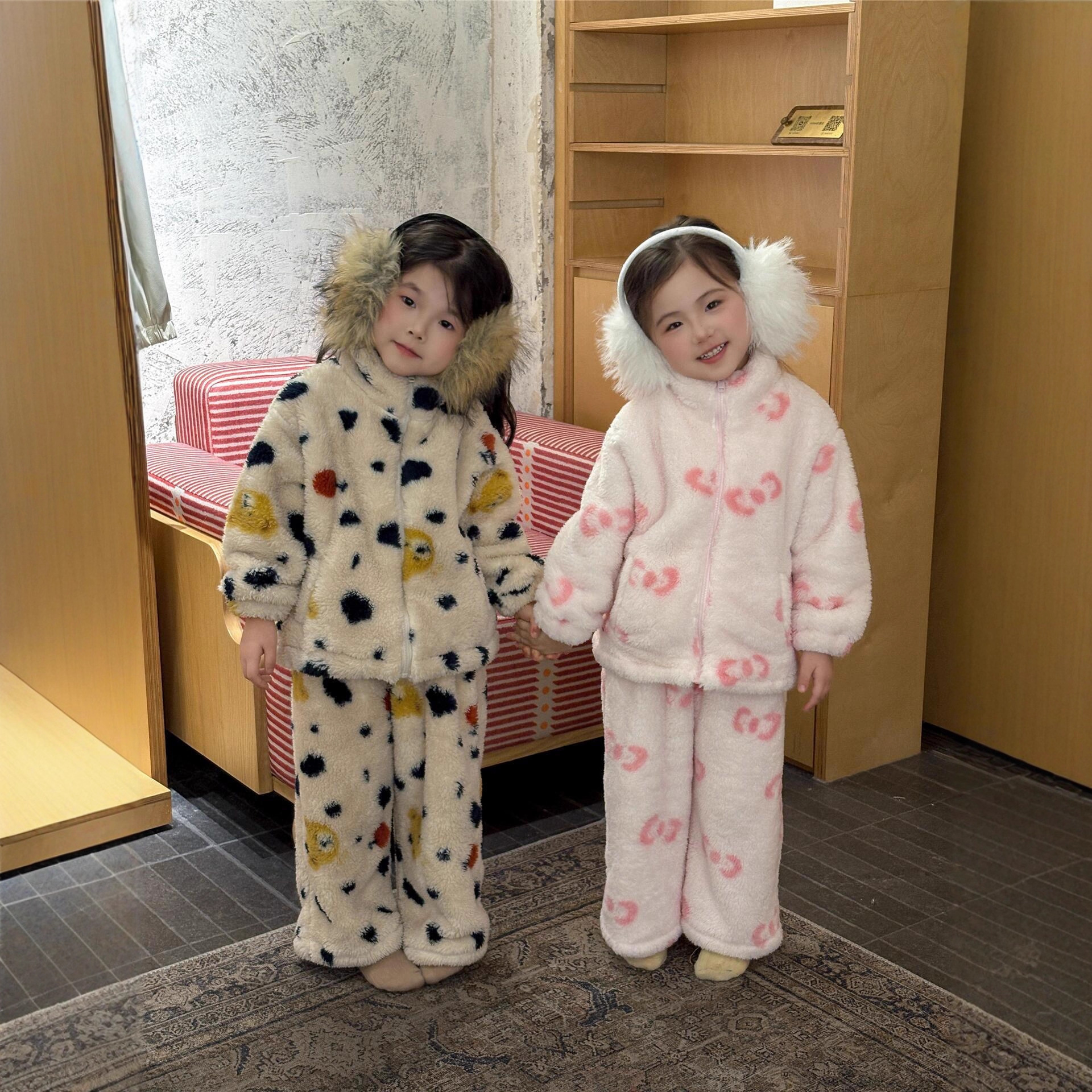 韩系秋冬装女童保暖上衣家居两件套珊瑚绒方便拉链上衣裤睡衣套装