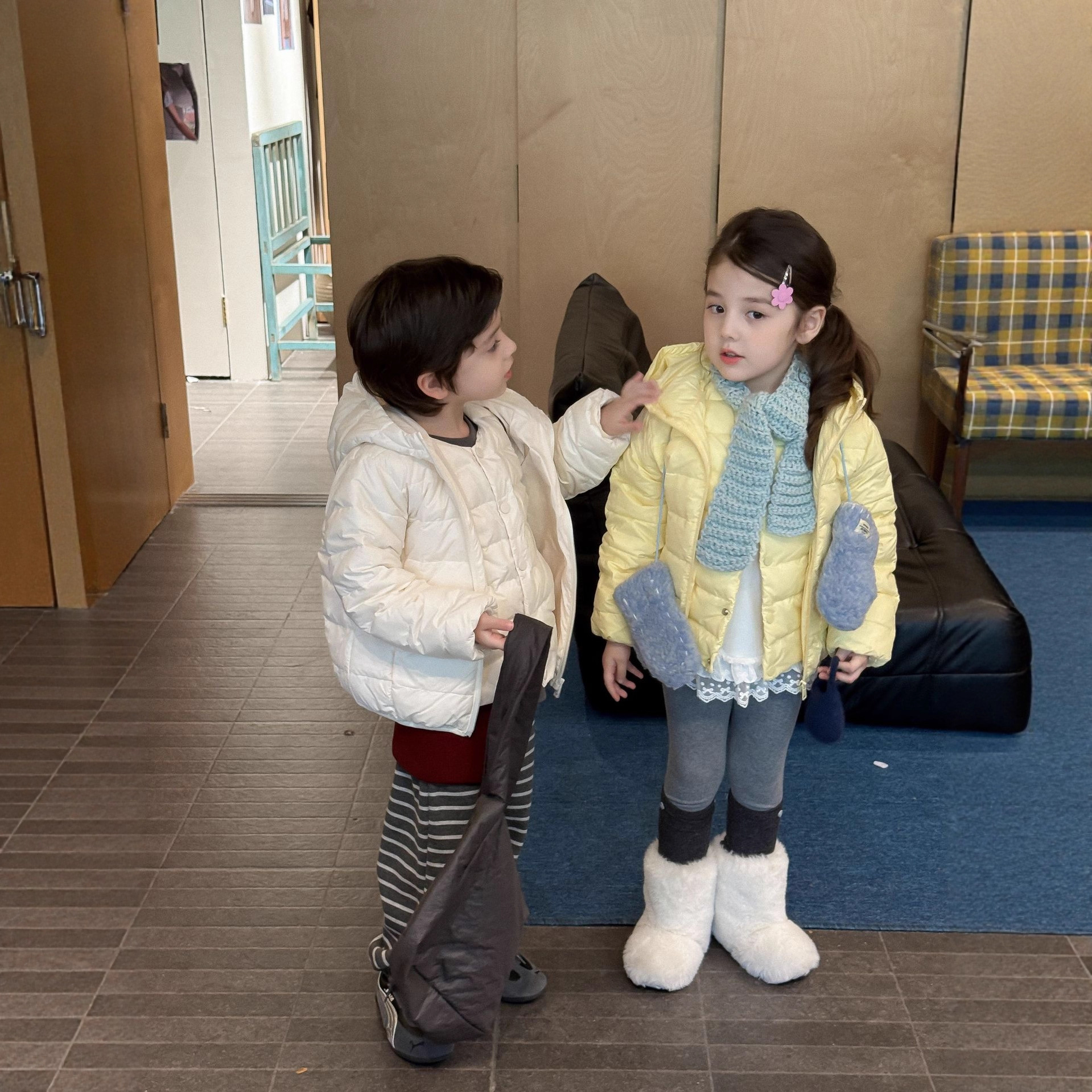 韩系冬装儿童轻薄羽绒服2025冬季新款男女童90白鸭绒连帽外套宝宝