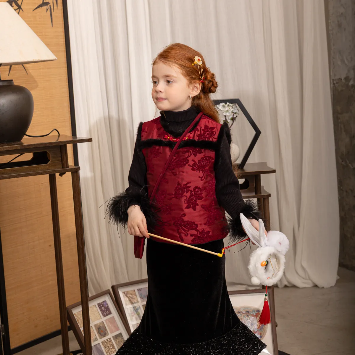 实拍冬季新款红色年服超洋气女孩带包包植绒刺绣无袖马甲背心上衣