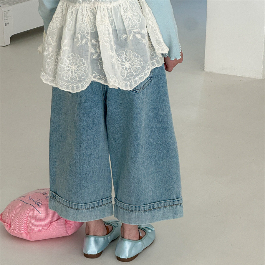 韩系春女童2026春季新款韩系百搭潮范裤脚拼布工艺浅色牛仔阔腿裤