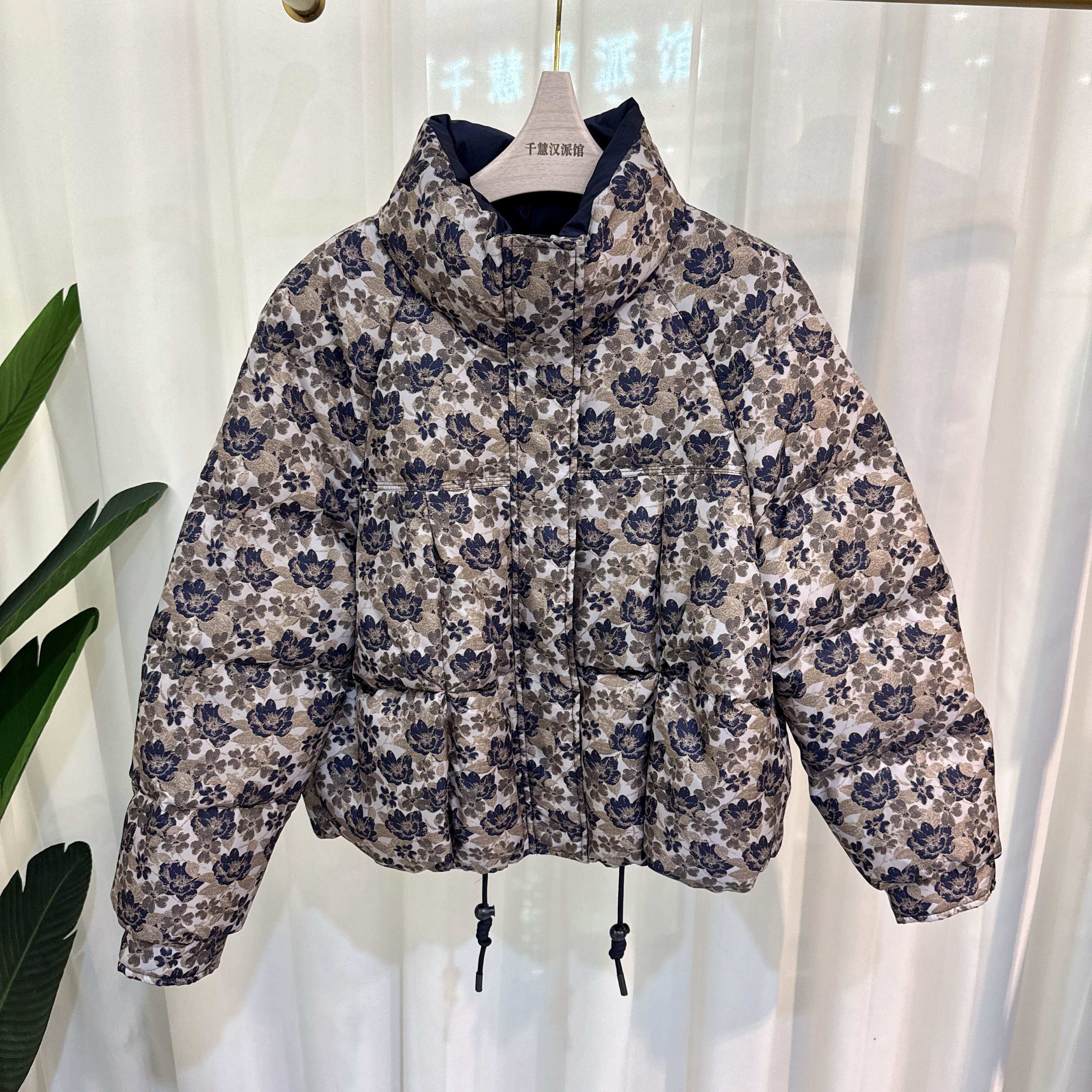 89DR05时尚羽绒服女短款印花宽松