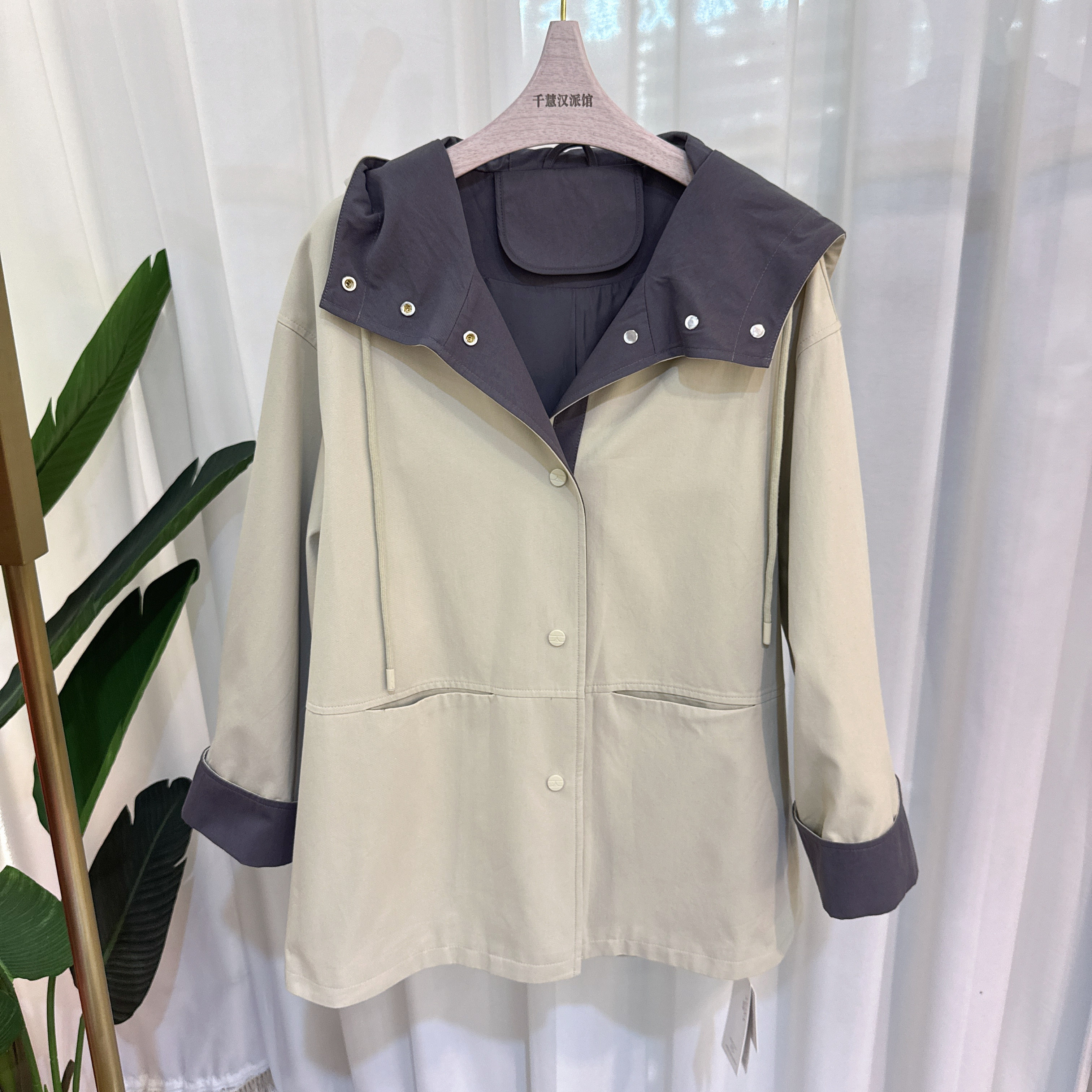 26C030时尚风衣外套女连帽韩式撞色中长款气质2026春季专柜同款