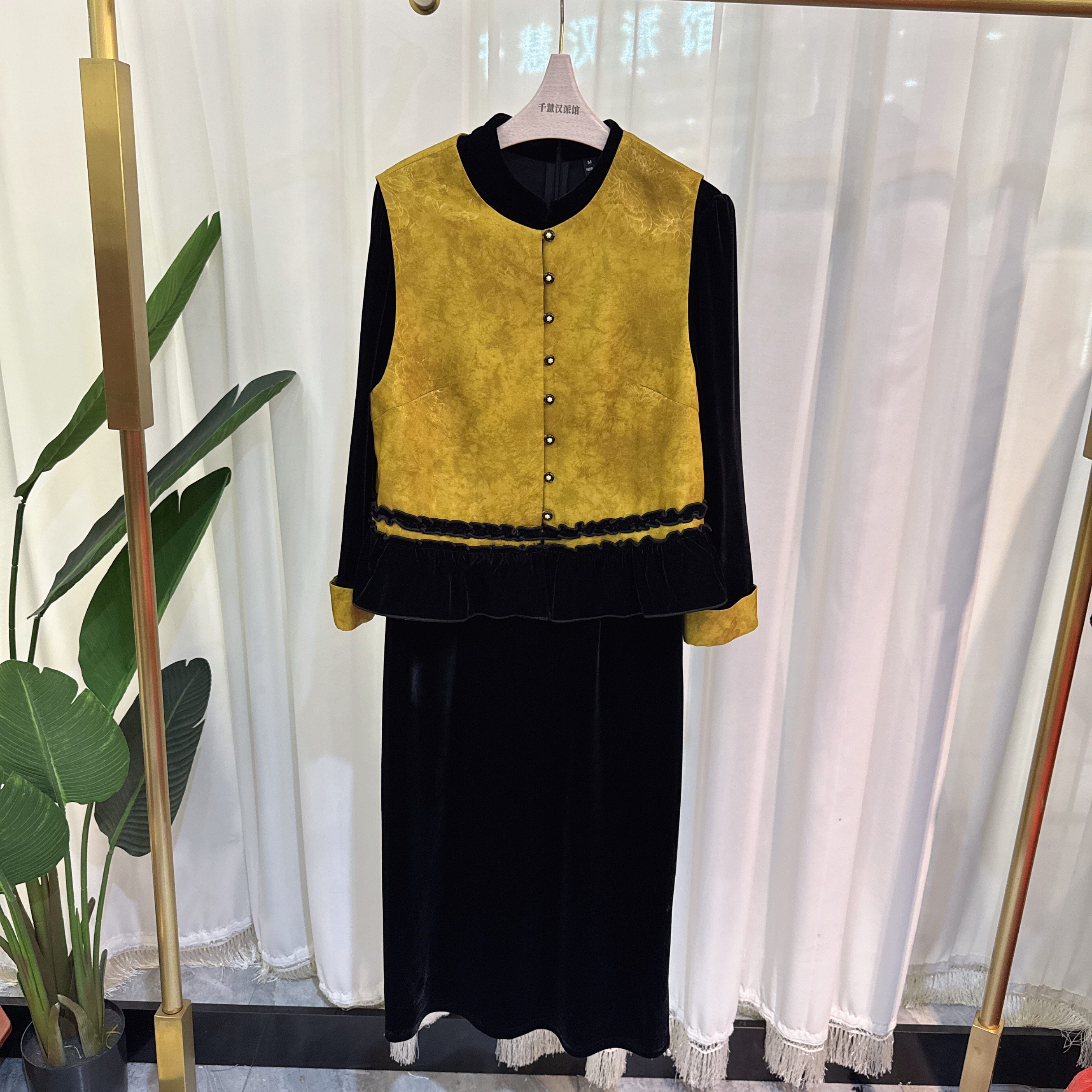 26T088时尚套裙女马甲丝绒连衣裙两件套气质2026春季专柜同款