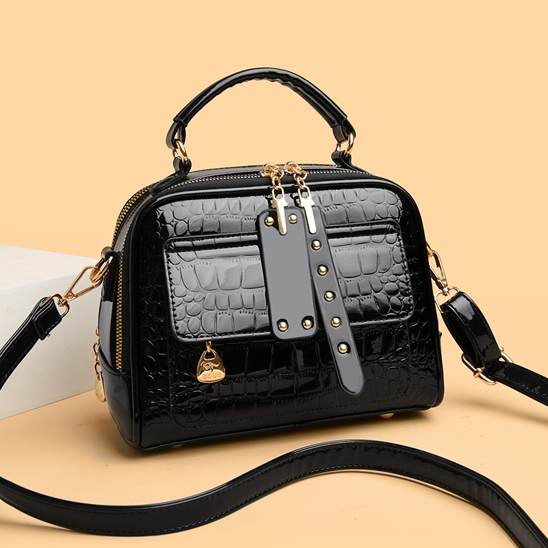 品牌软皮波士顿手提包女2025新款漆皮百搭时尚单肩枕头休闲斜挎包