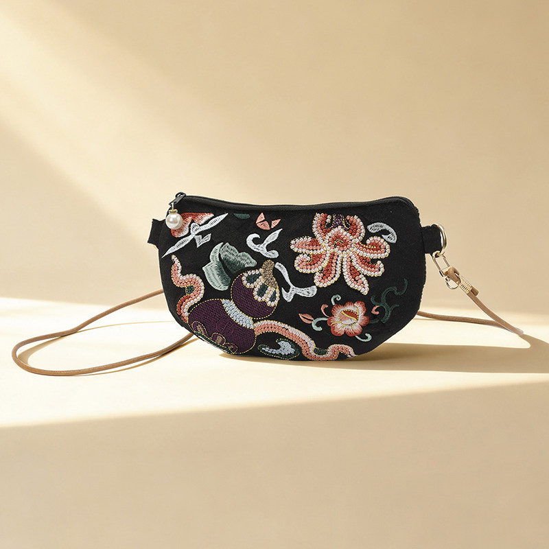 品牌新款国风2026复古绣花包小众牛角包百搭斜跨手拿包轻奢手机包