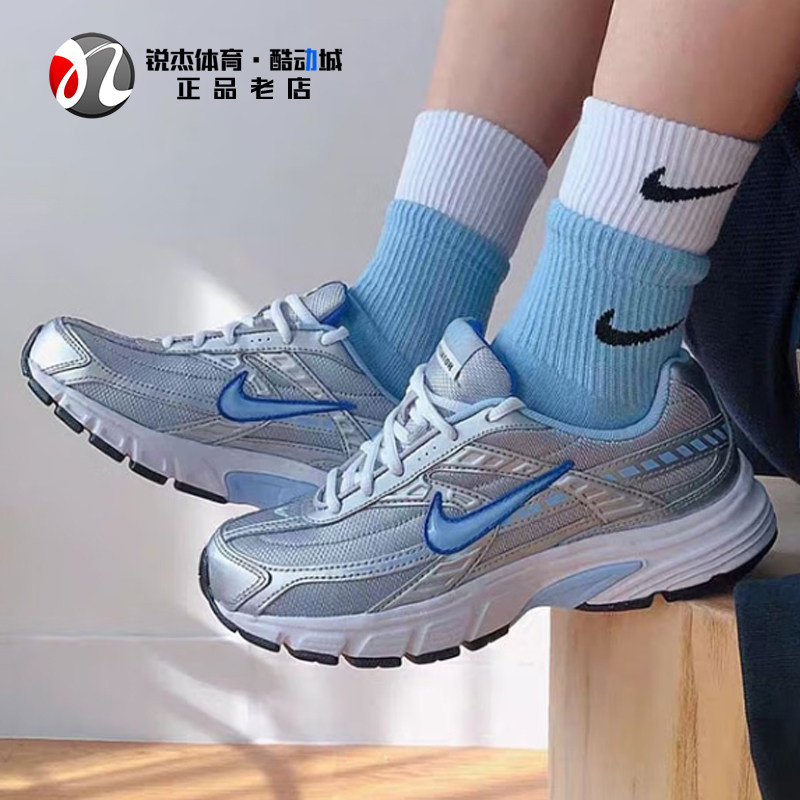 耐克Nike女子透气低帮运动跑步鞋