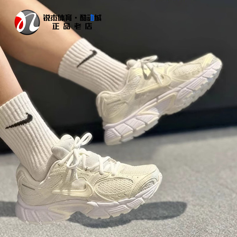 耐克Nike女子老爹鞋休闲跑步鞋