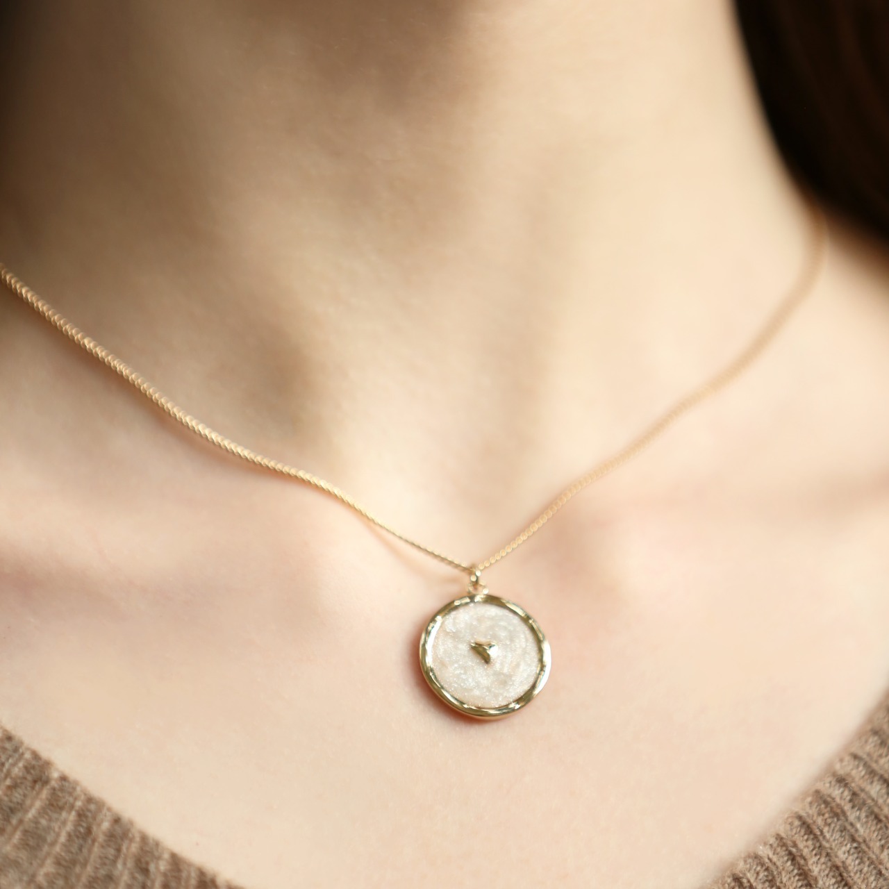 SOLDEVERANO蕃秀小众设计金沙滴油吊坠项链轻奢复古风锁骨链礼物